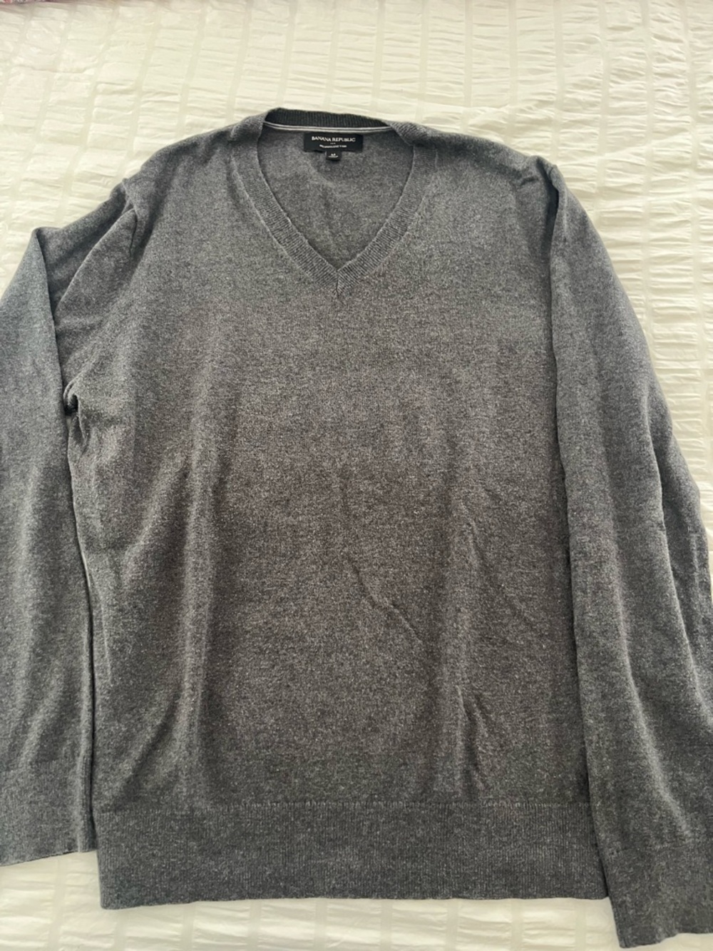 Banana Republic Men's V-Neck Sweater - Gray Size M EUC